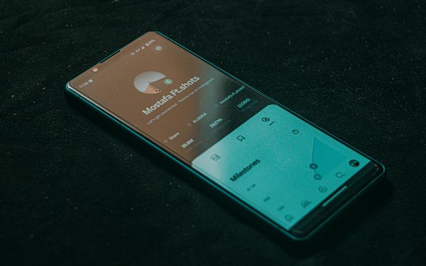 Comment activer les fonctionnalités avancées de gestion des tâches sur un Samsung Galaxy S20 FE?